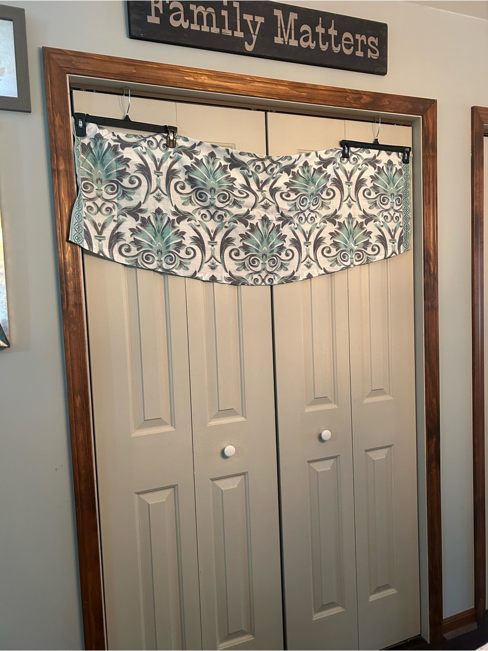 Valance - Picture 1 of 4